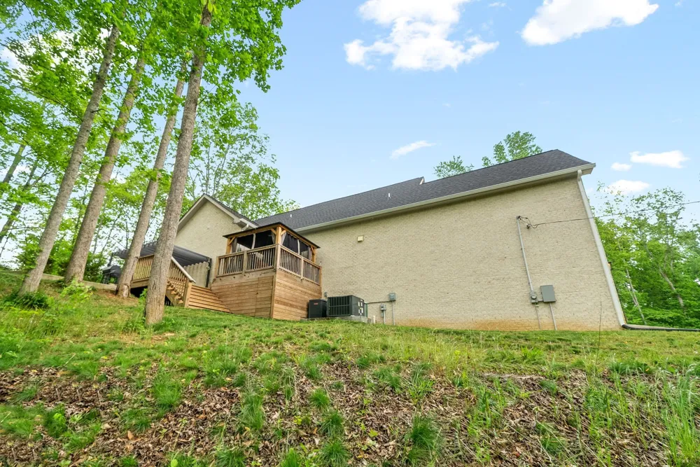 514 Doy Rd E White Bluff, TN 37187