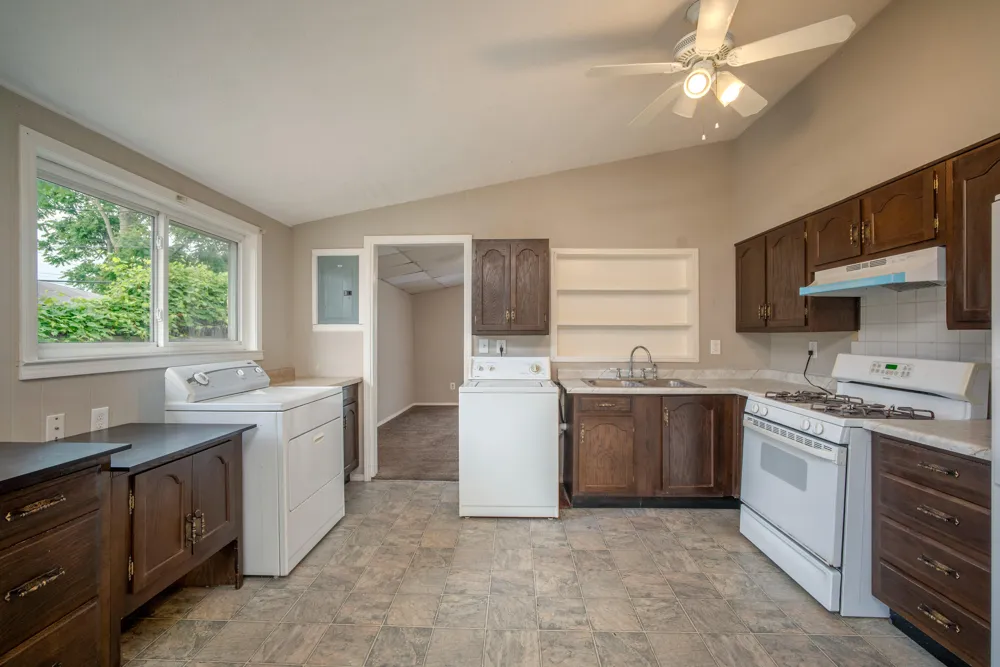 23723 Reynolds Avenue Hazel Park City, MI 48030