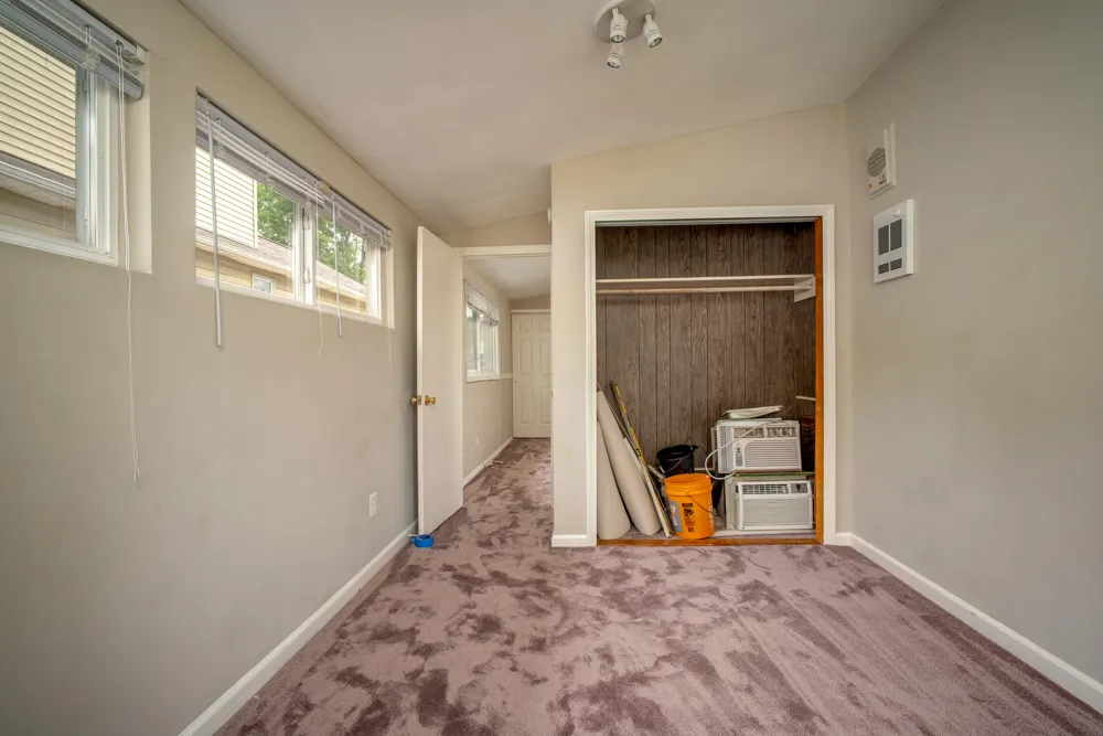 23723 Reynolds Avenue Hazel Park City, MI 48030