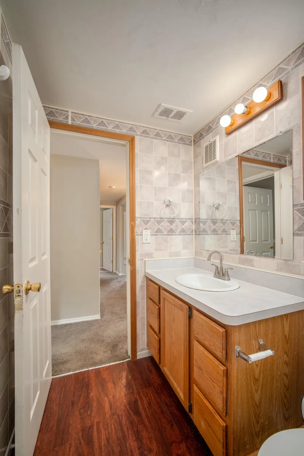 23723 Reynolds Avenue Hazel Park City, MI 48030