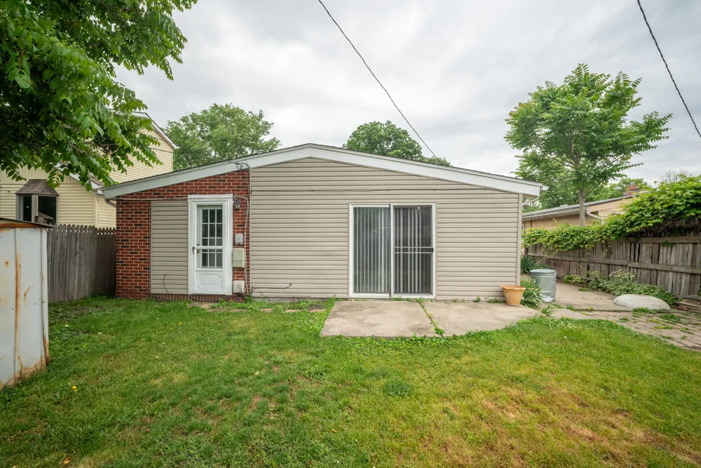 23723 Reynolds Avenue Hazel Park City, MI 48030