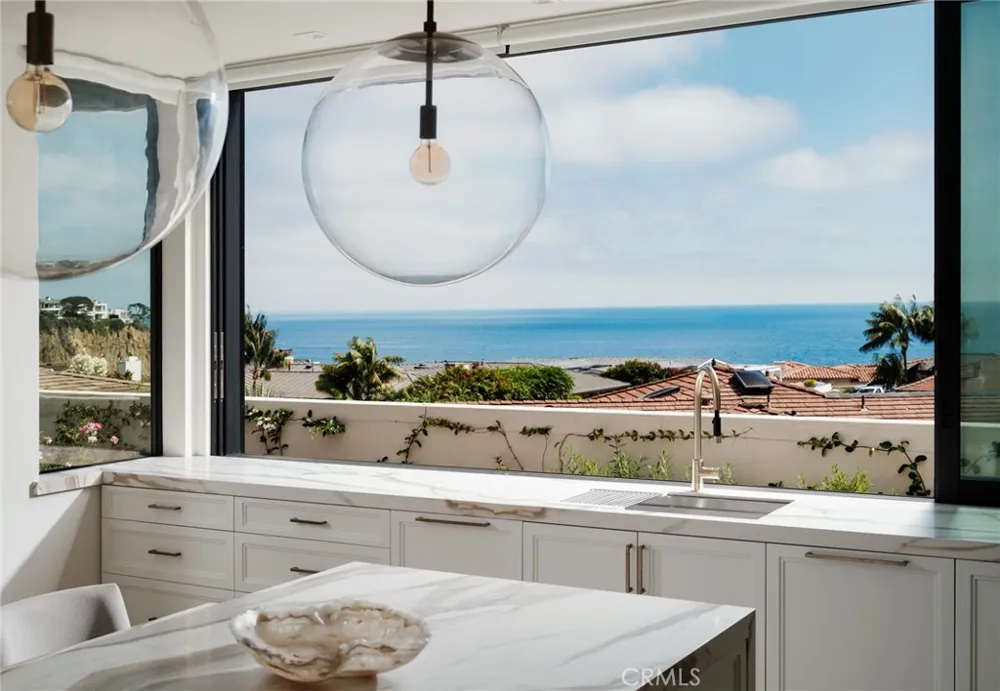 2595 Altamar Laguna Beach, CA 92651