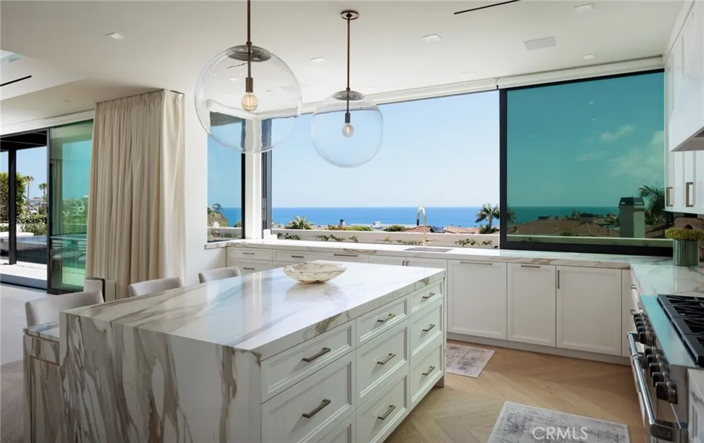 2595 Altamar Laguna Beach, CA 92651
