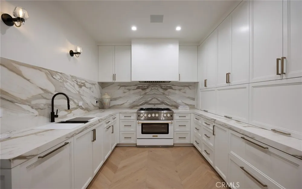 2595 Altamar Laguna Beach, CA 92651
