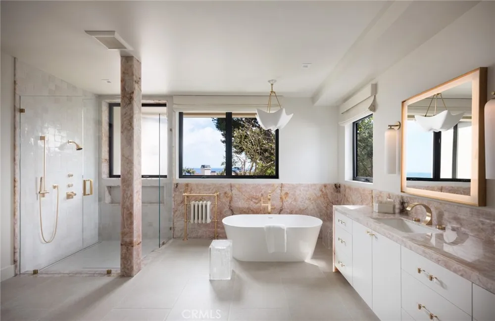 2595 Altamar Laguna Beach, CA 92651