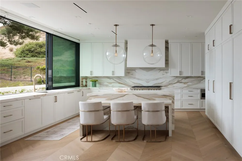 2595 Altamar Laguna Beach, CA 92651