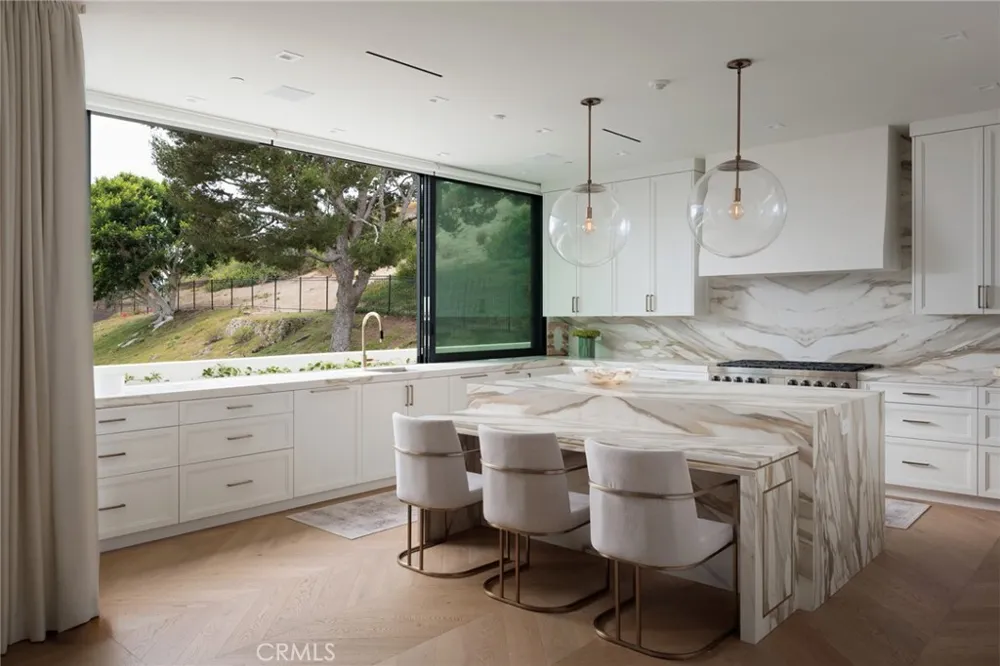 2595 Altamar Laguna Beach, CA 92651
