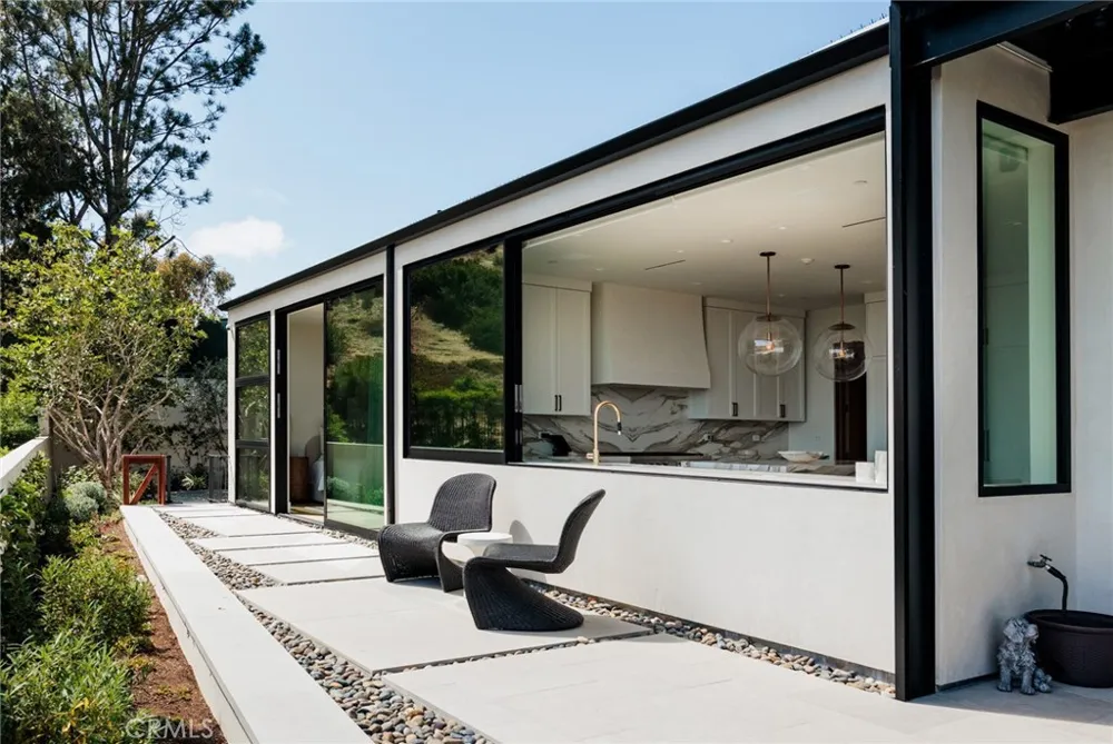 2595 Altamar Laguna Beach, CA 92651