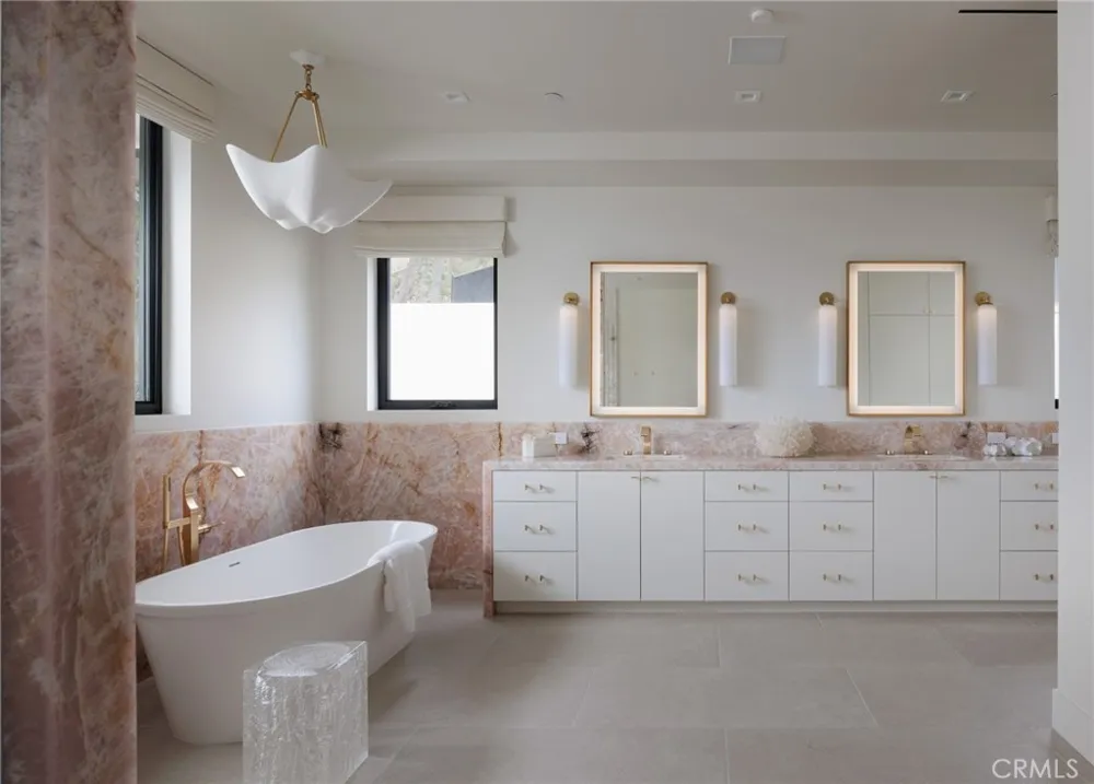 2595 Altamar Laguna Beach, CA 92651