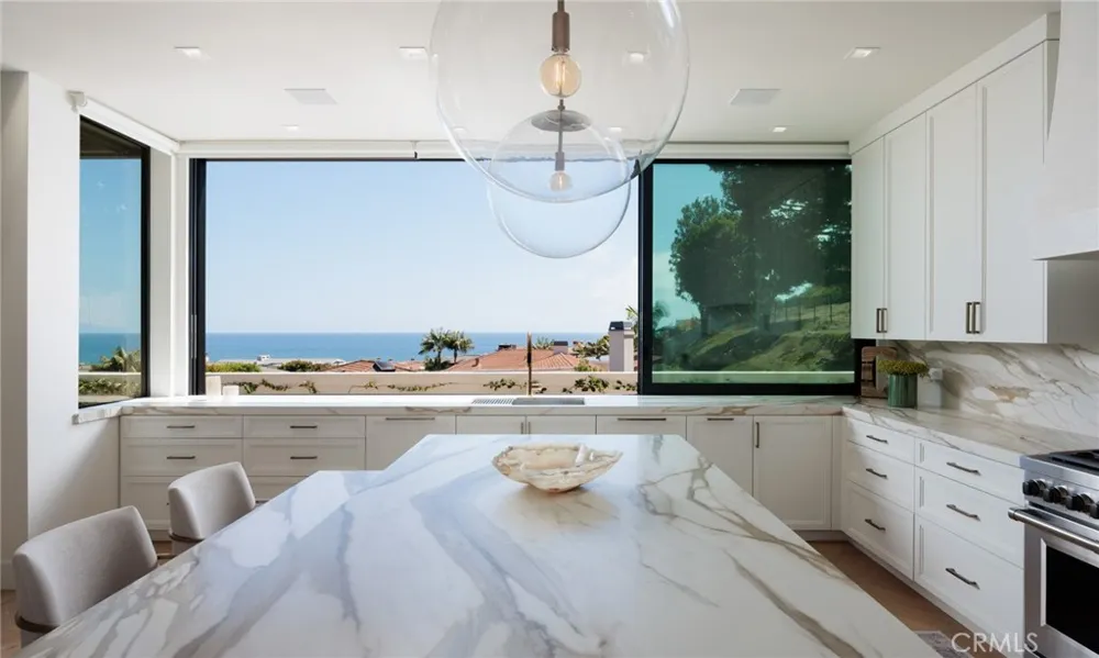 2595 Altamar Laguna Beach, CA 92651