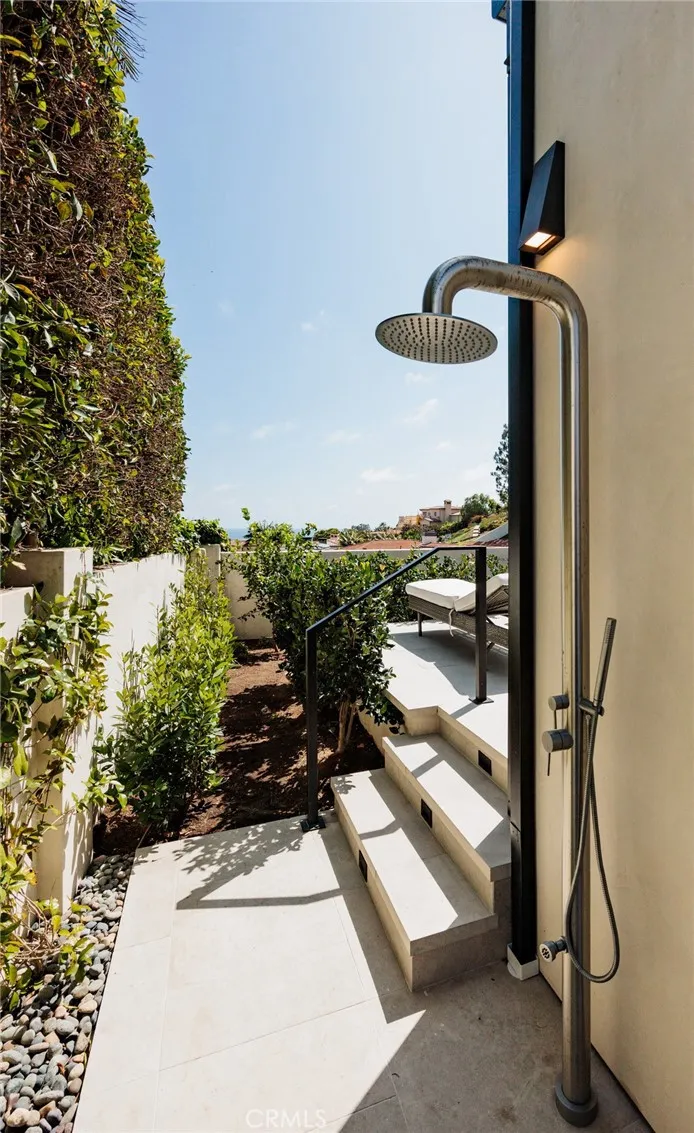 2595 Altamar Laguna Beach, CA 92651