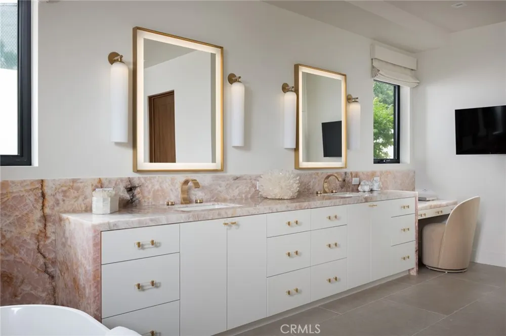 2595 Altamar Laguna Beach, CA 92651