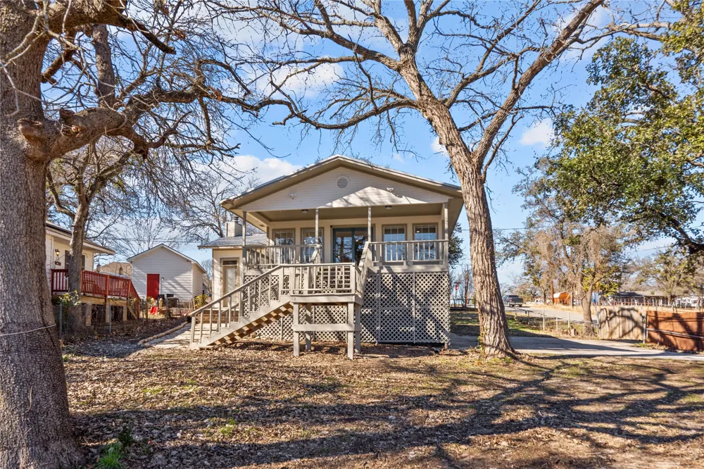 1701 E Lake Drive Weatherford, TX 76087