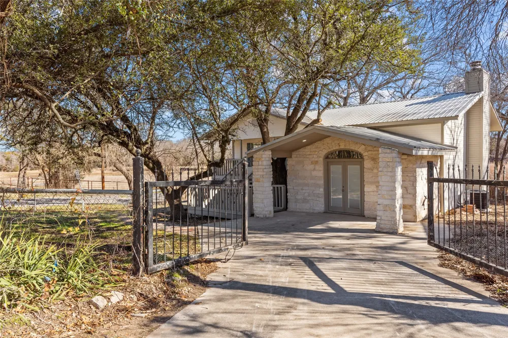 1701 E Lake Drive Weatherford, TX 76087