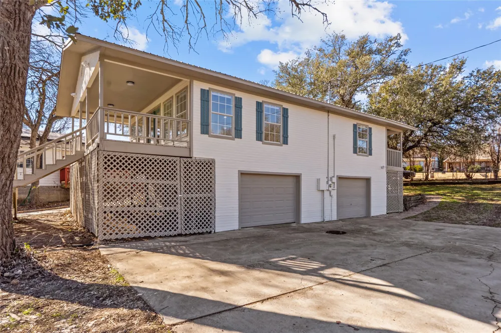 1701 E Lake Drive Weatherford, TX 76087