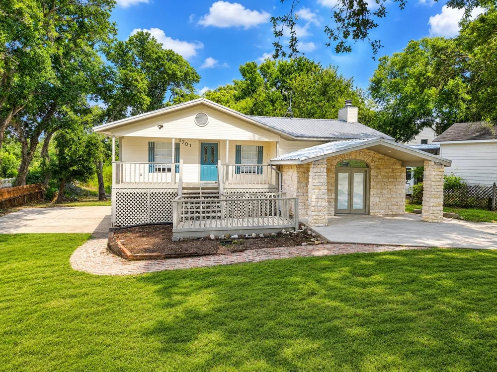 1701 E Lake Drive Weatherford, TX 76087