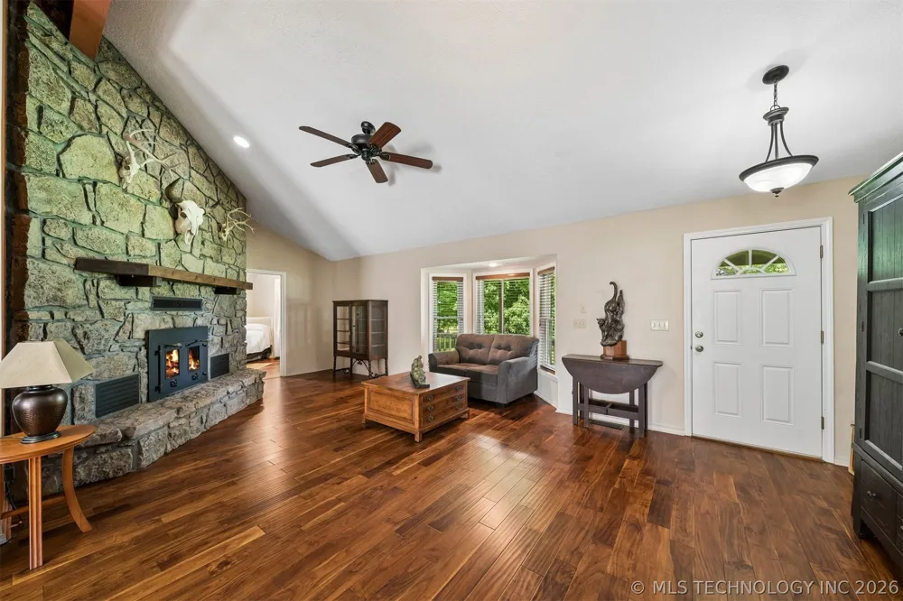 25100 S 610 Grove, OK 74344