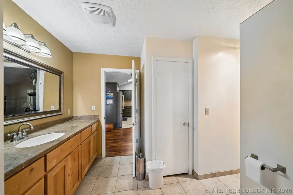25100 S 610 Grove, OK 74344