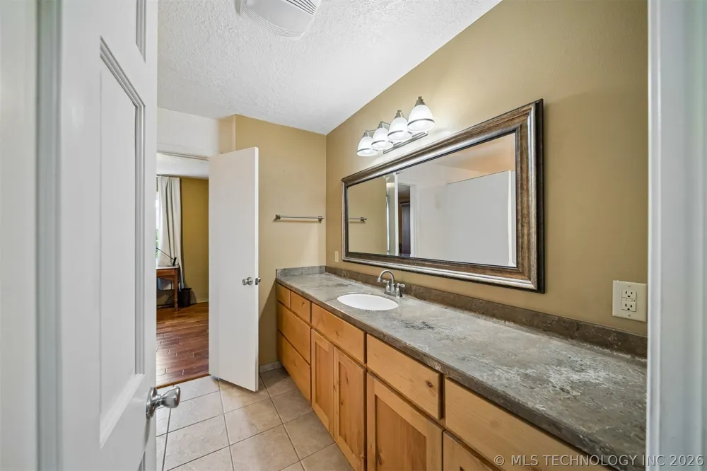 25100 S 610 Grove, OK 74344