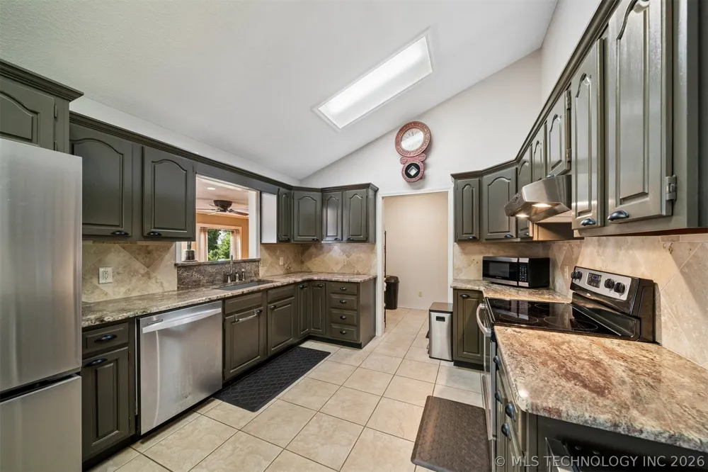 25100 S 610 Grove, OK 74344