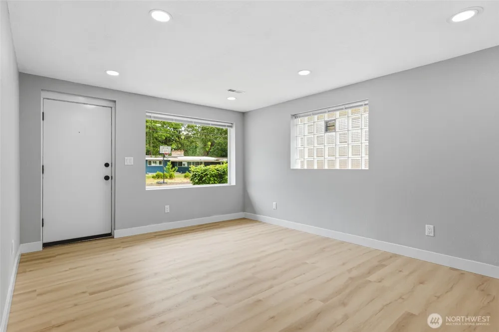14402 Washington Avenue SW #4 Lakewood, WA 98498