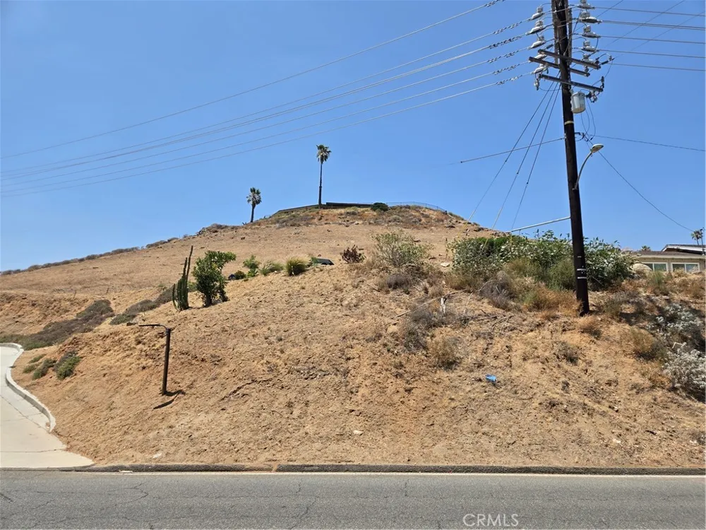 5623 Golden West Ave Jurupa Valley, CA 92509