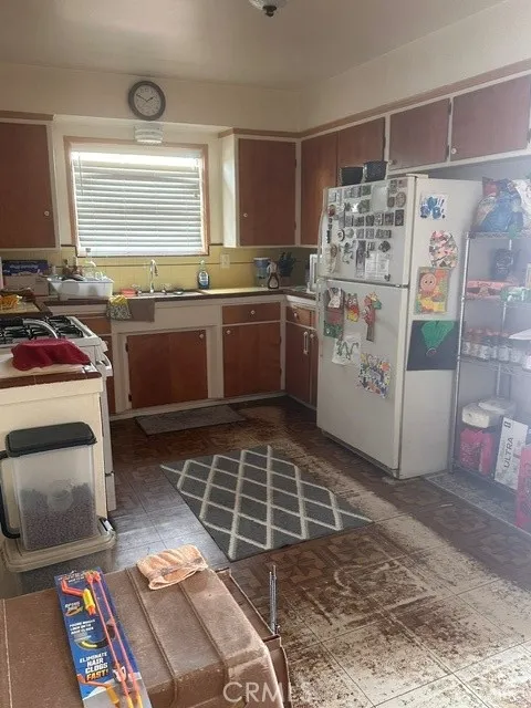15851 E Kingside Covina, CA 91722
