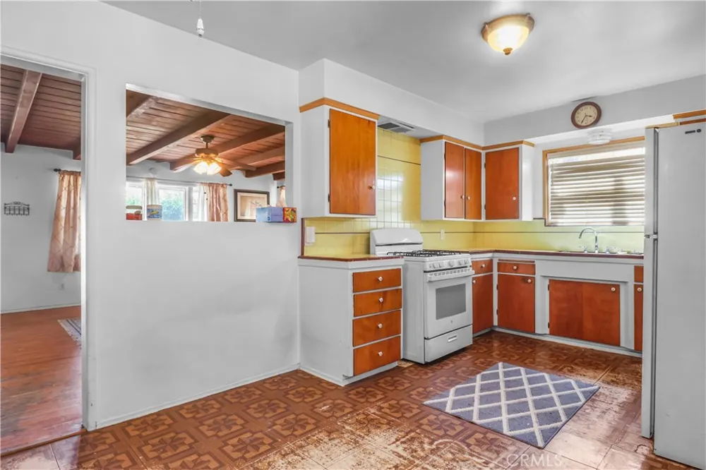 15851 E Kingside Covina, CA 91722