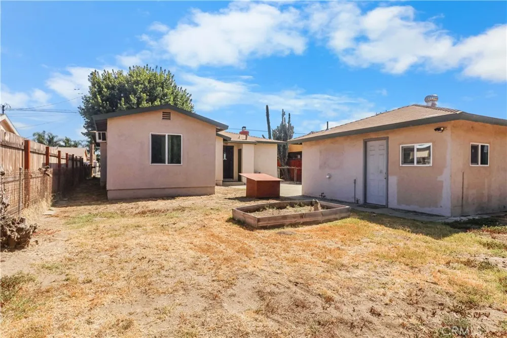 15851 E Kingside Covina, CA 91722