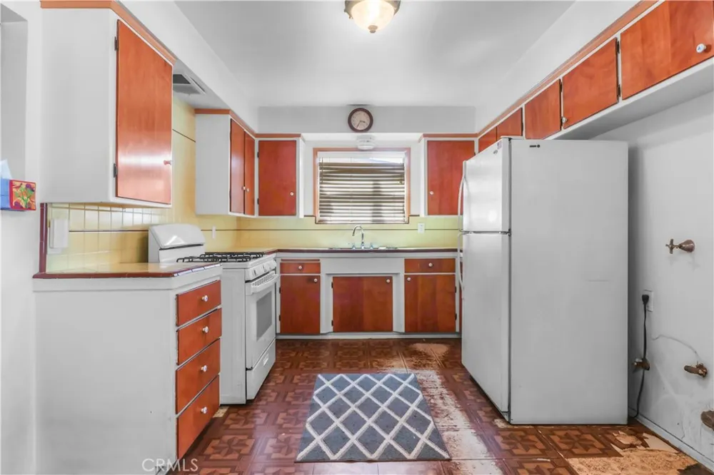 15851 E Kingside Covina, CA 91722