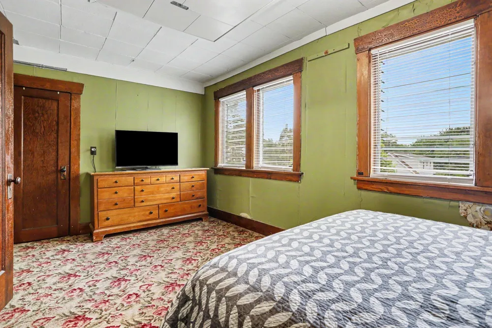 187 Sharon Avenue Battle Creek, MI 49017