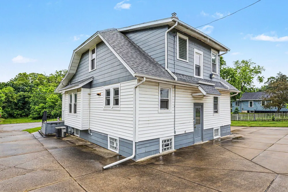 187 Sharon Avenue Battle Creek, MI 49017