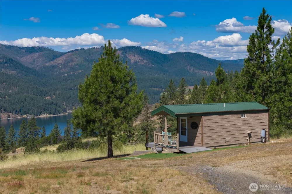 6472 P Enterprise Road Fruitland, WA 99129