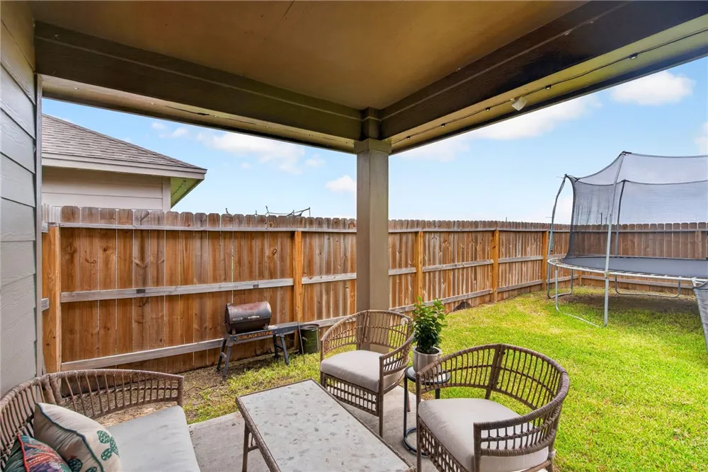 130 Donegal Street Sinton, TX 78387