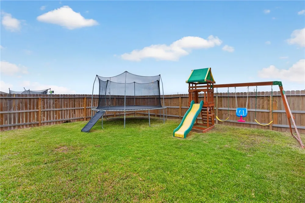 130 Donegal Street Sinton, TX 78387