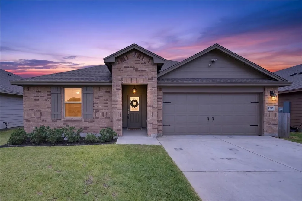 130 Donegal Street Sinton, TX 78387
