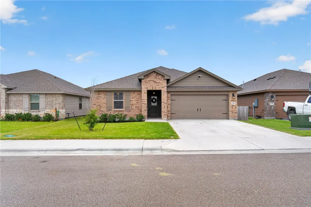 130 Donegal Street Sinton, TX 78387