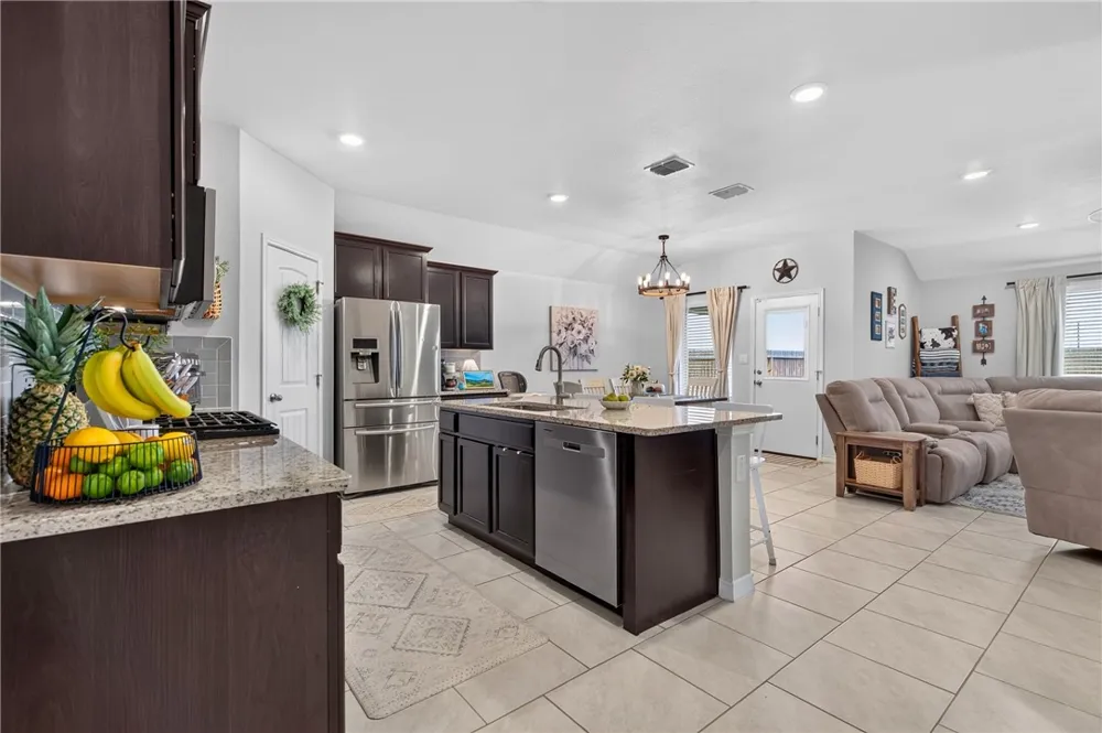 130 Donegal Street Sinton, TX 78387