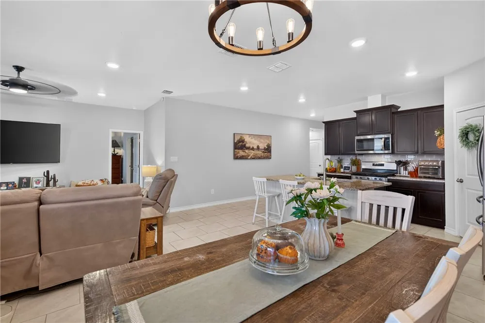130 Donegal Street Sinton, TX 78387