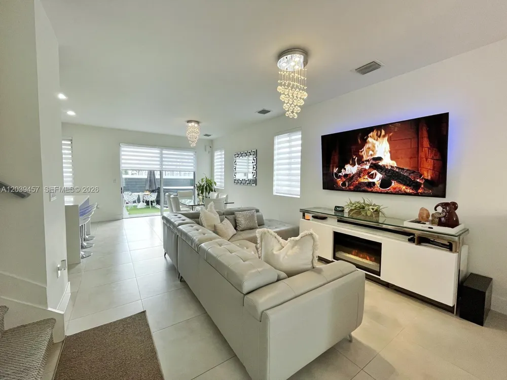 7243 NW 103rd Path Doral, FL 33178