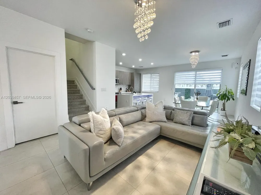 7243 NW 103rd Path Doral, FL 33178