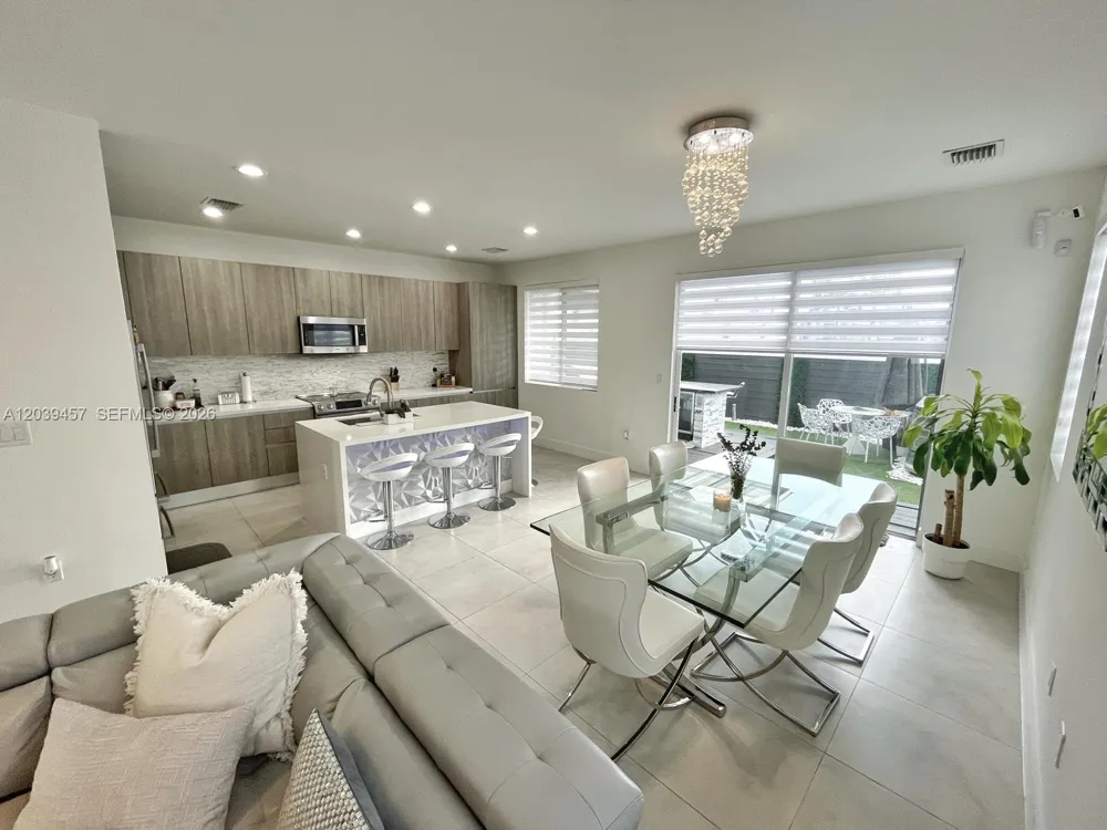 7243 NW 103rd Path Doral, FL 33178