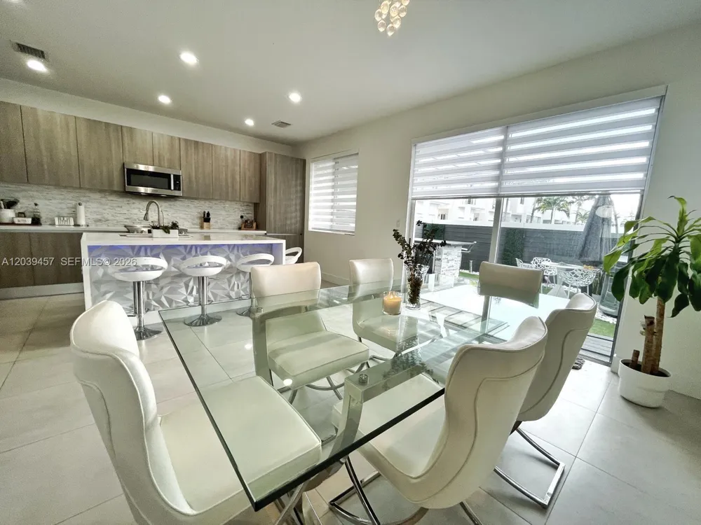 7243 NW 103rd Path Doral, FL 33178