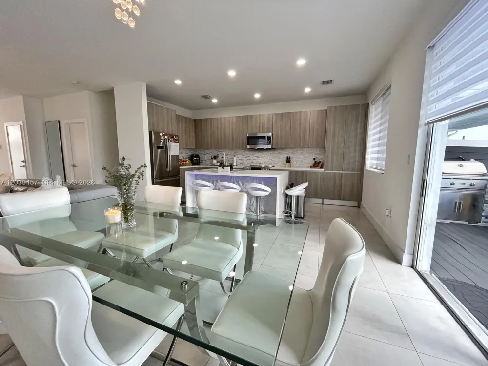 7243 NW 103rd Path Doral, FL 33178