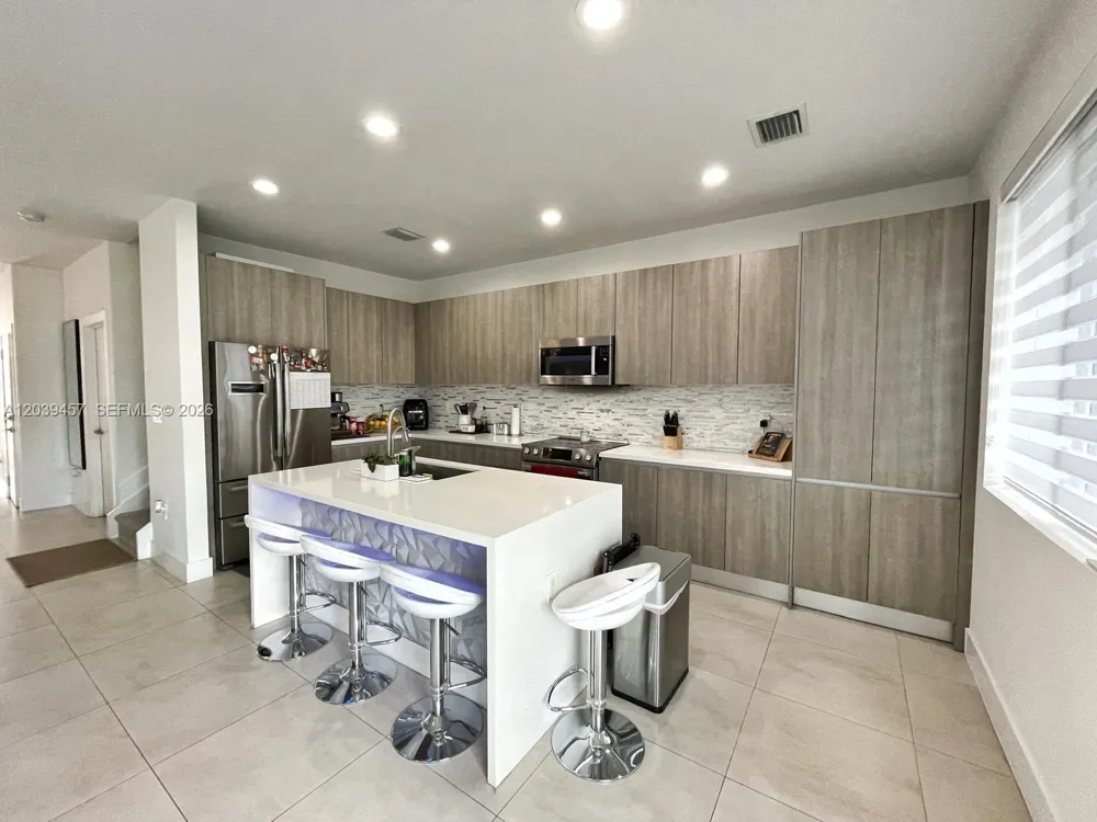 7243 NW 103rd Path Doral, FL 33178