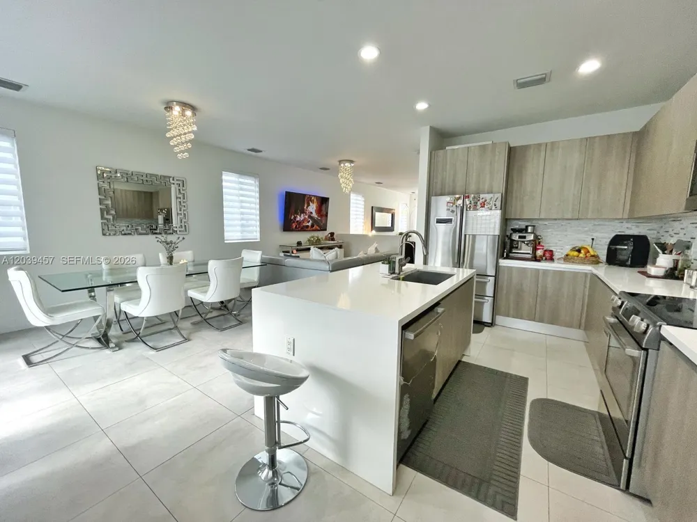 7243 NW 103rd Path Doral, FL 33178