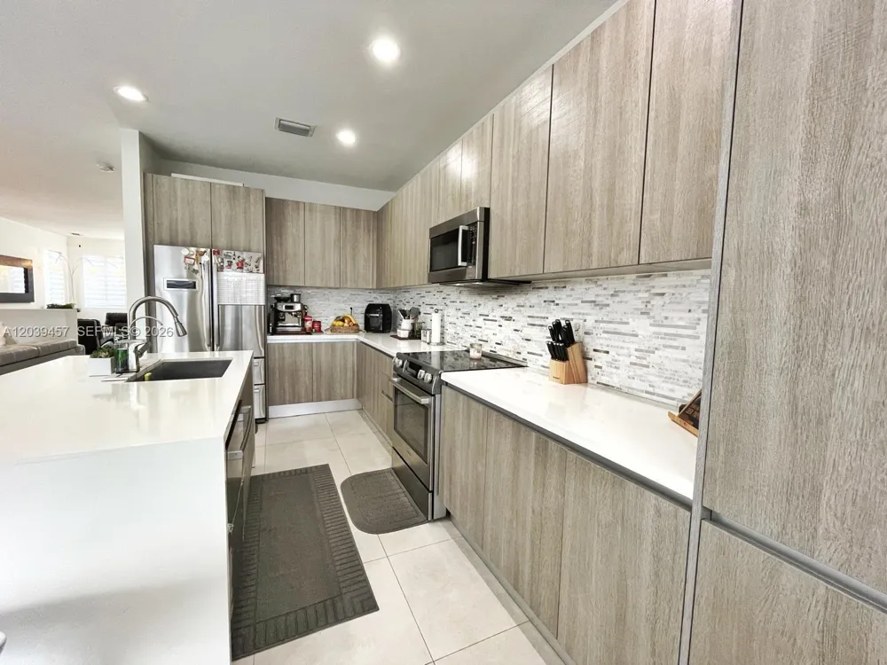 7243 NW 103rd Path Doral, FL 33178
