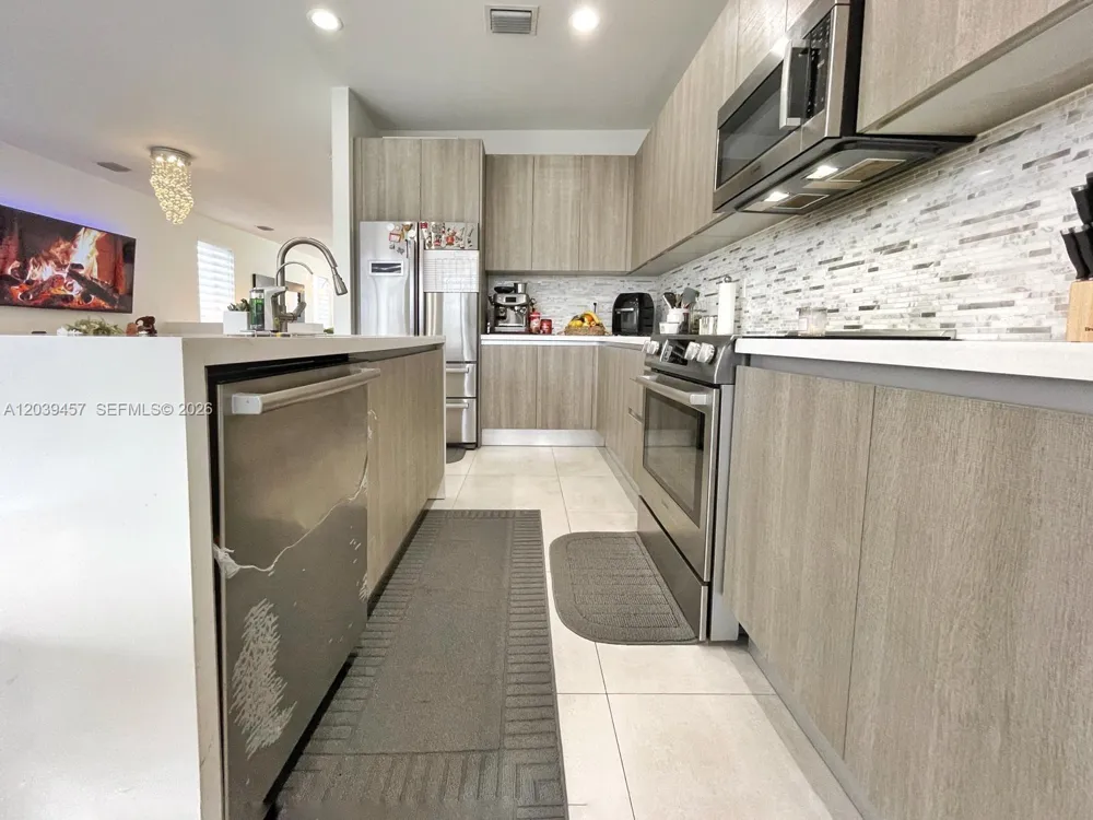 7243 NW 103rd Path Doral, FL 33178