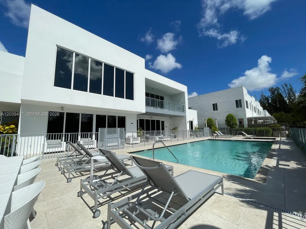 7243 NW 103rd Path Doral, FL 33178