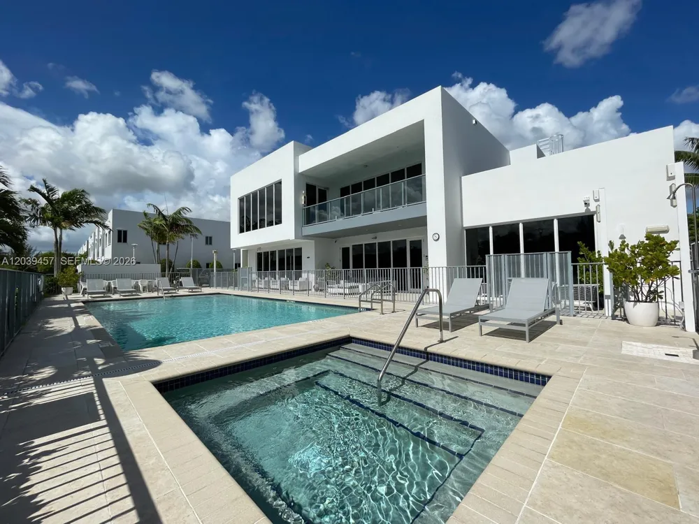 7243 NW 103rd Path Doral, FL 33178